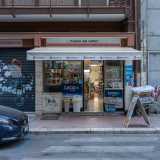 Proseguiamo sulla via dove si alternano storiche lavanderie a negozi etnici come il mini market Razzaq, aperto 10 anni fa dal pakistano Zafar Iqbal, che vende prodotti orientali di ogni genere